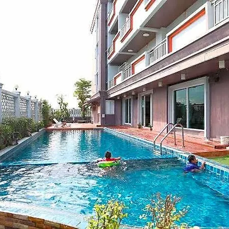 Convenient Grand Plus Hotel Suvarnabhumi